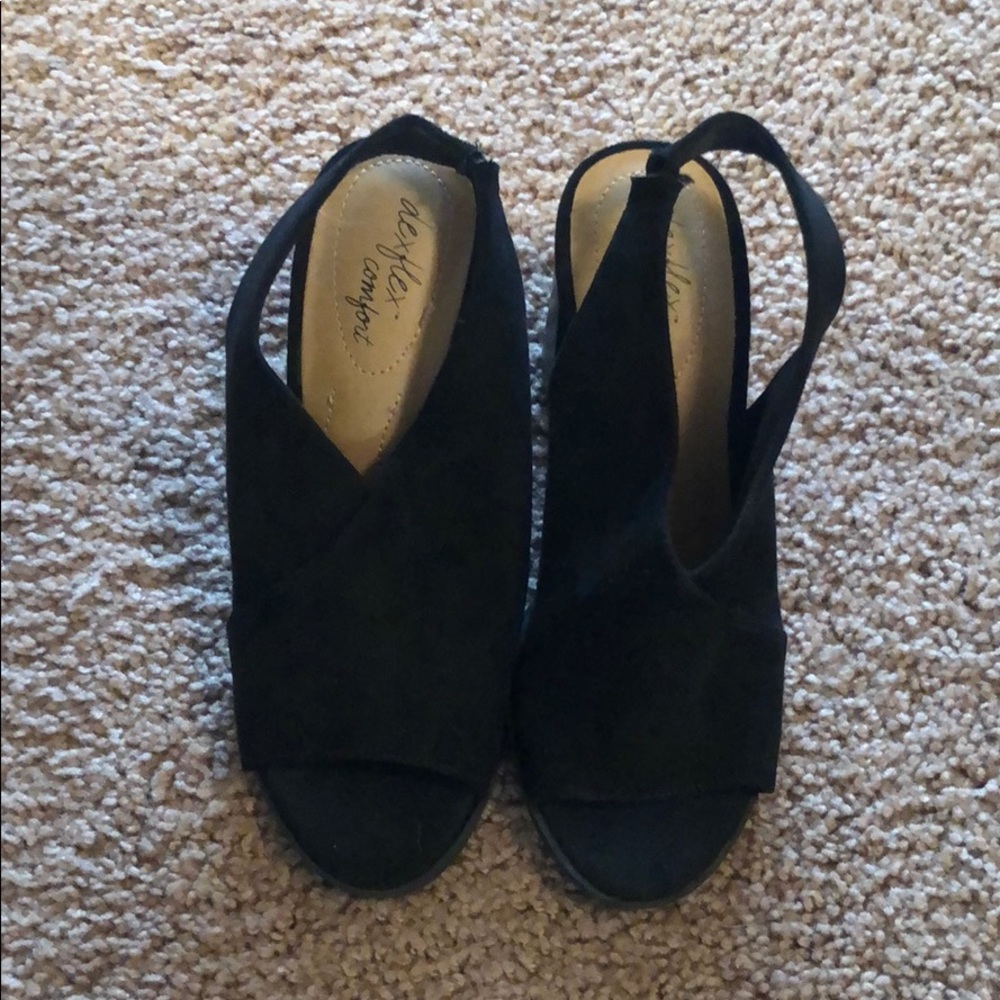 BLACK HEELS